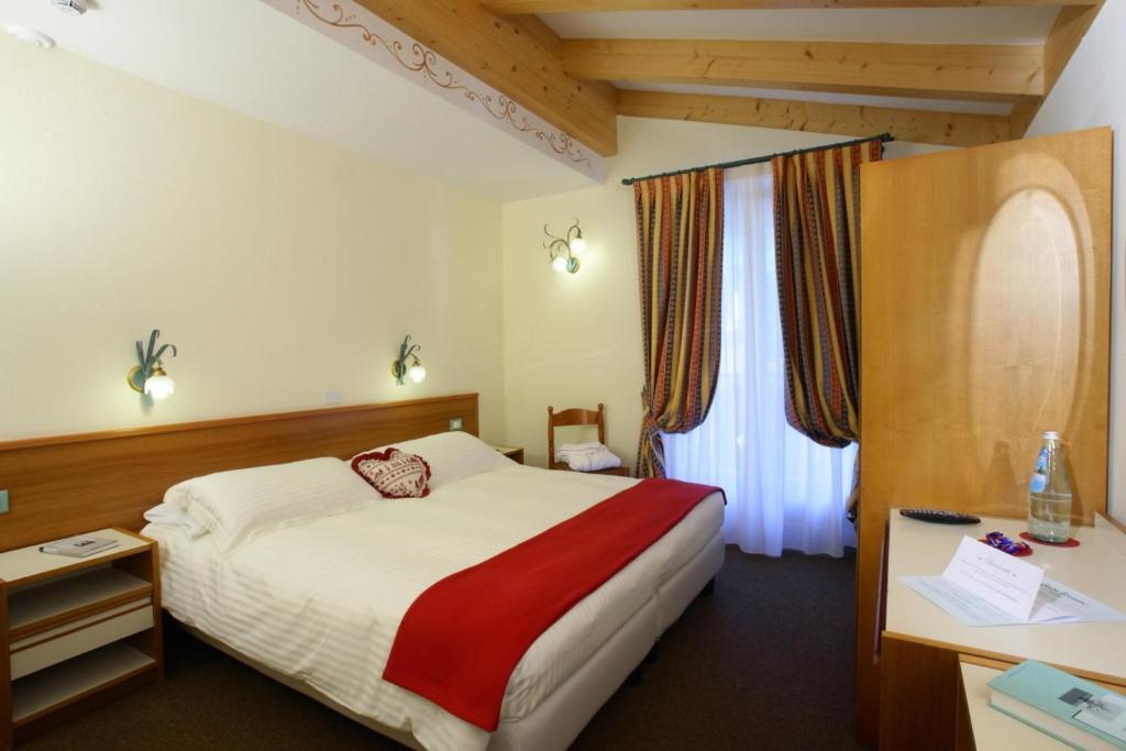 Hotel Des Alpes Molveno Camera foto