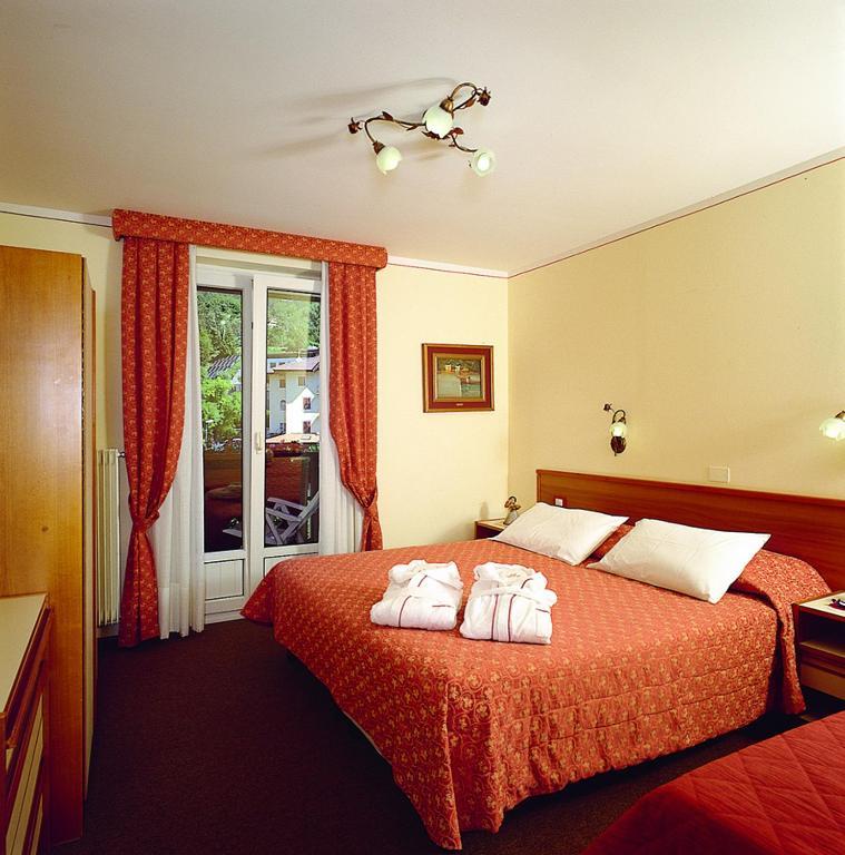 Hotel Des Alpes Molveno Camera foto